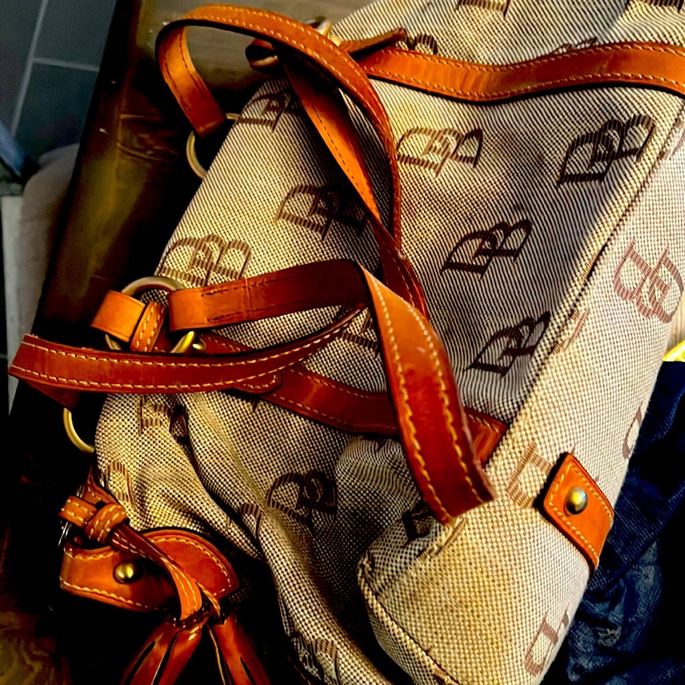 Nice traditional Dooney bag